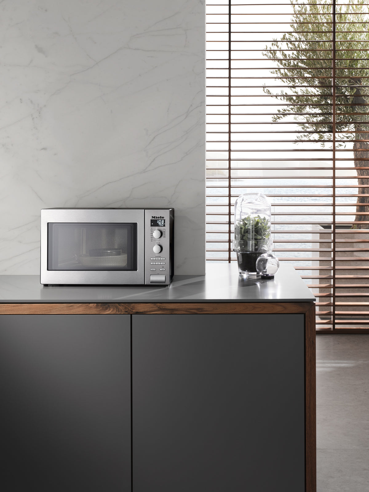 MIELE Mikrowellengerät M 6012
SC ED