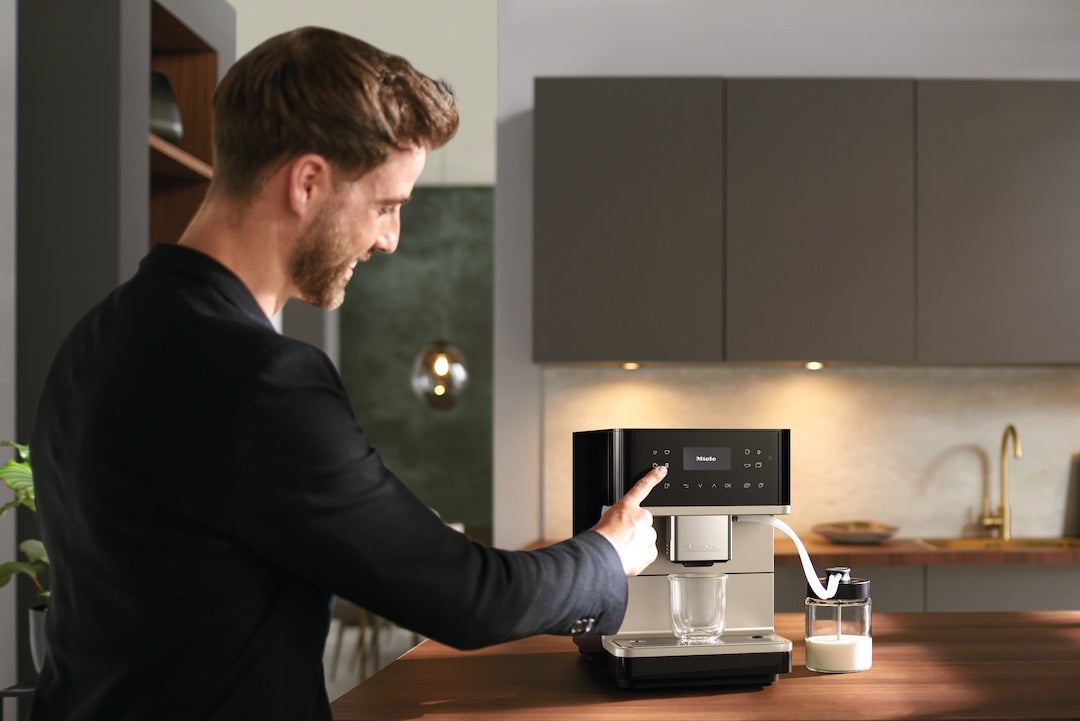 MIELE Stand-Kaffeevollautomat
CM 6360 CH OBCM