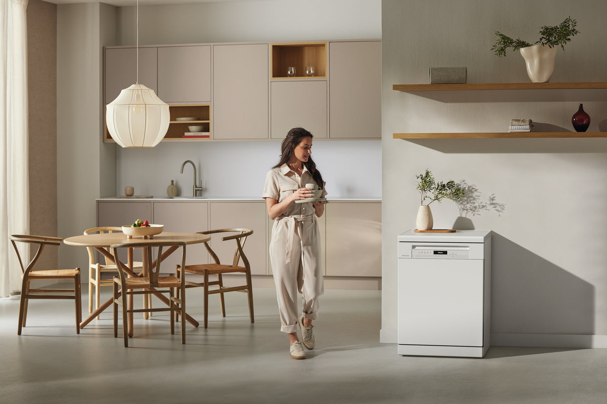 MIELE Geschirrspüler
G 17600-60 SC BW FREISTEHEND
AutoDos