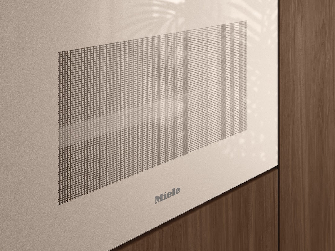 Four compact MIELE avec
micro-ondes. H 7440-60 BMX PB 400V