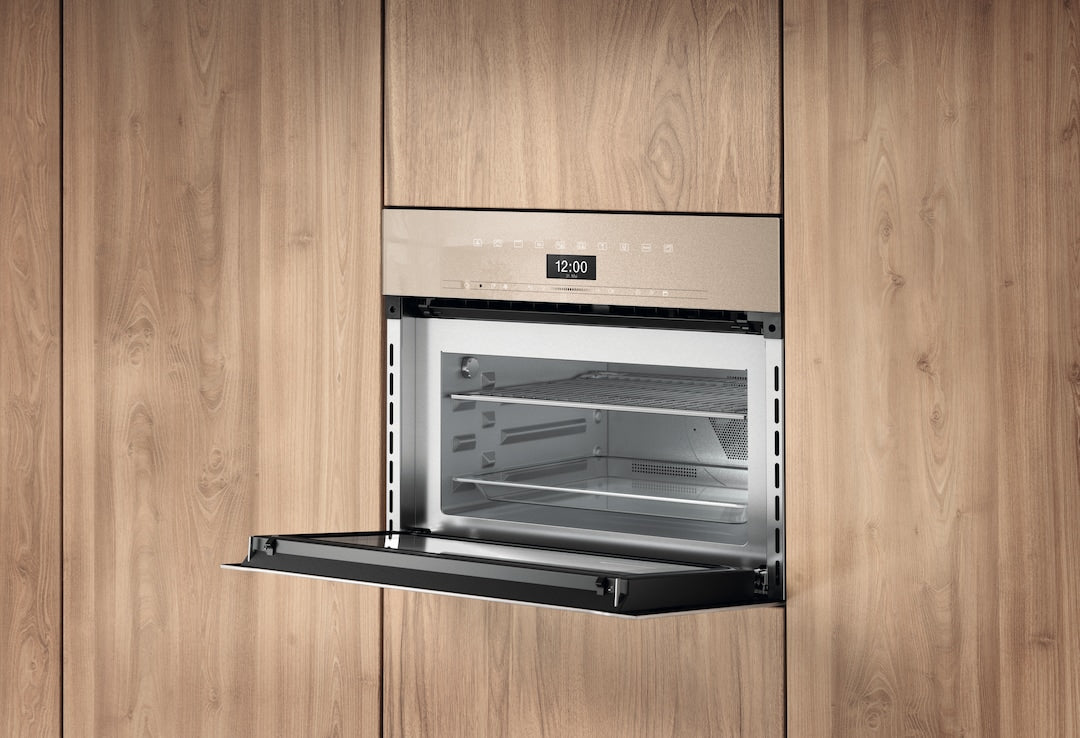 Four compact MIELE avec
micro-ondes. H 7440-60 BMX PB 400V