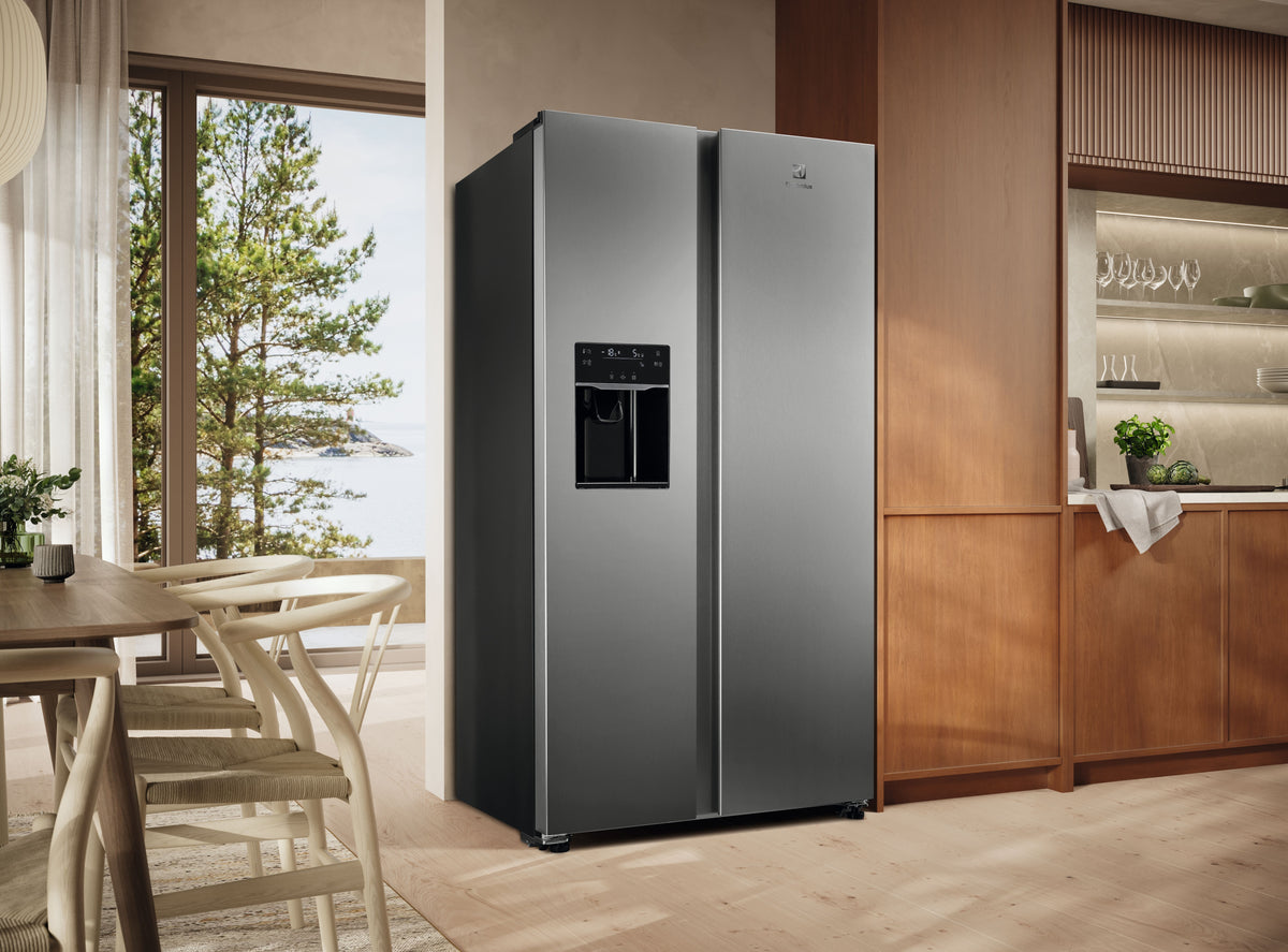 Electrolux Fridge Freezer (Side by Side) EAL575NWCN