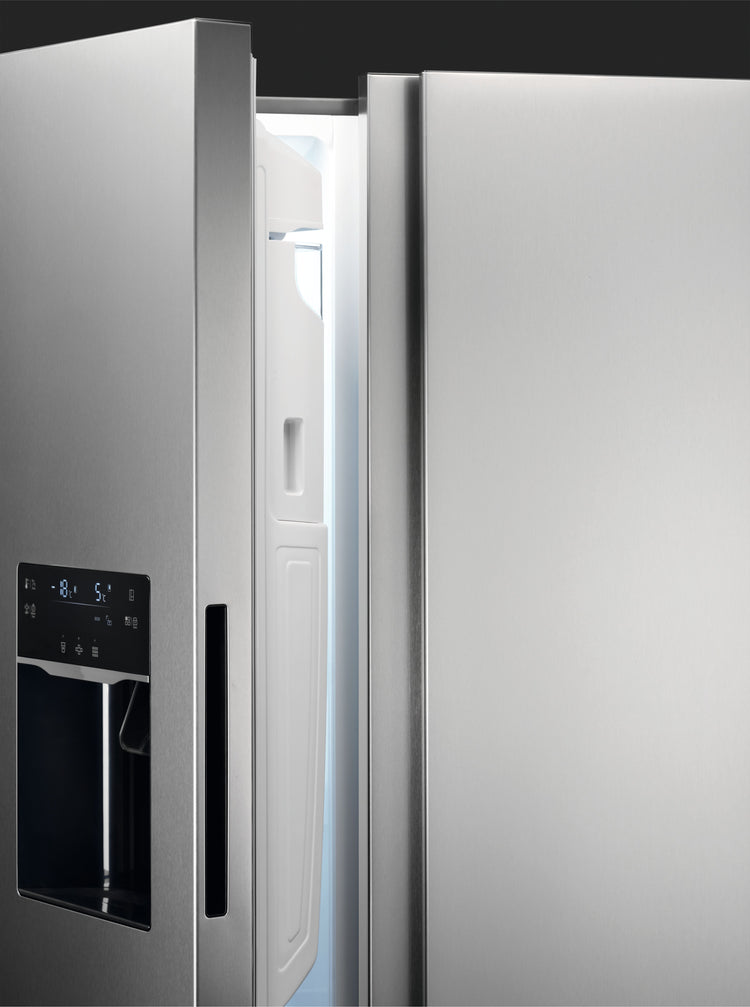Electrolux Fridge Freezer (Side by Side) EAL575NWCN
