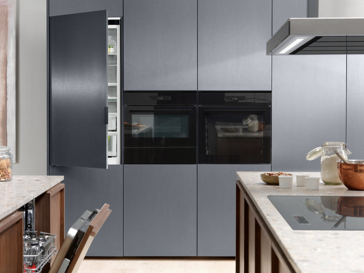 Electrolux Fridge Freezer IK2671BNR