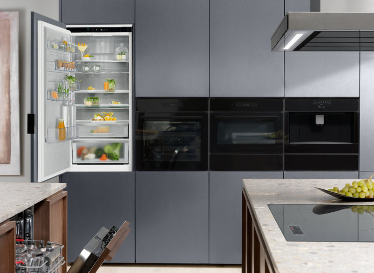 Electrolux Fridge Freezer IK2671BNR