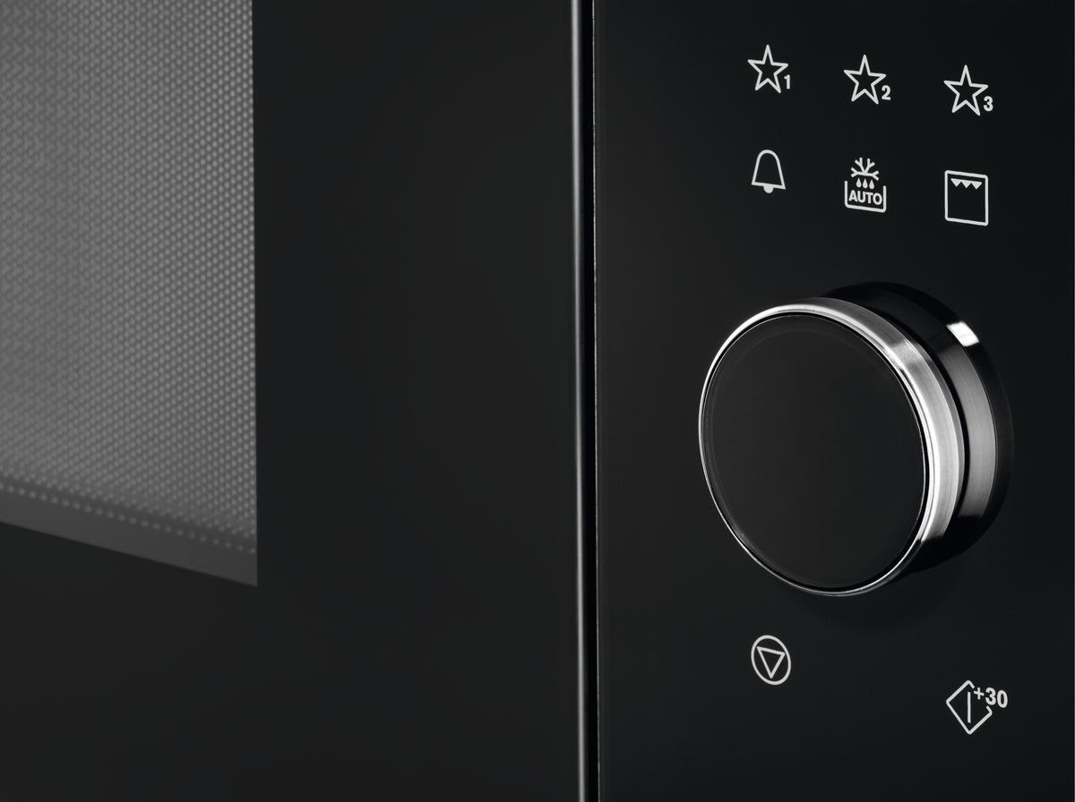 Four à micro-ondes AEG MW17BEMGM