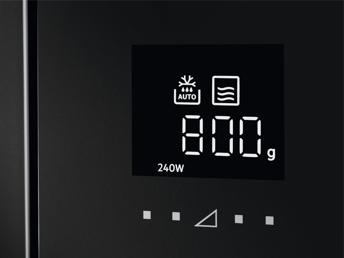 Four à micro-ondes AEG MW17BEMGM